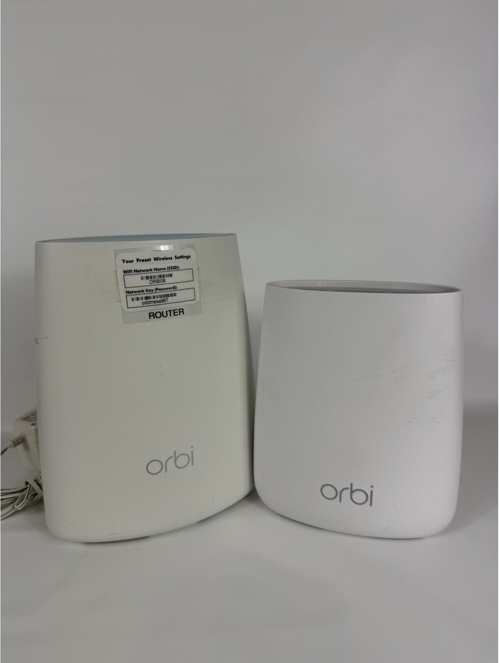 Netgear Orbi RBR40 Wireless Router with power cable And Satellite RBS20 No cord